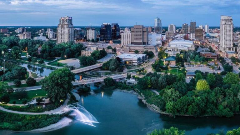 Property management in London, Ontario – AVS Hospitality student rental experts