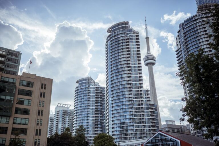 Ontario entry notice rules for Toronto rental unit