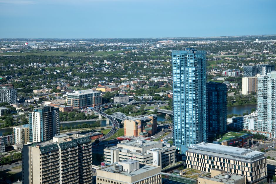 Ontario rental deposits checklist beside apartment keys