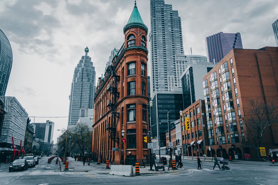 Tenant reviewing Ontario lease renewal options