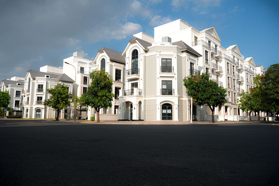 Multiplex building schematic showing separate condo units in Ontario’s missing-middle redevelopment.